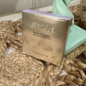 Stila heavens hue highlighter in shade transcendence